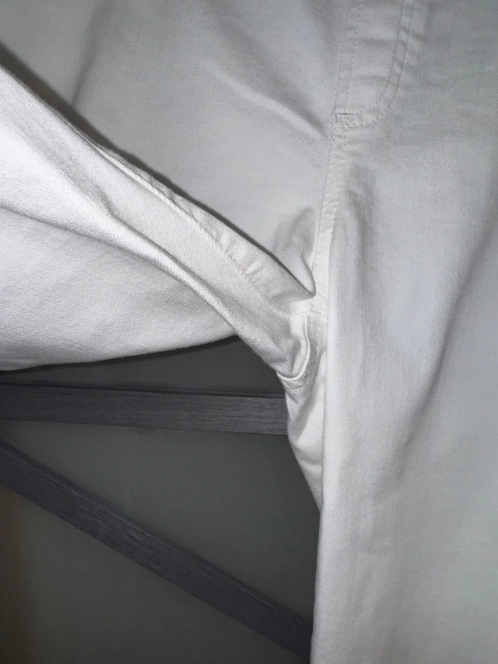 Chico's White Pull On Capris size 2/12